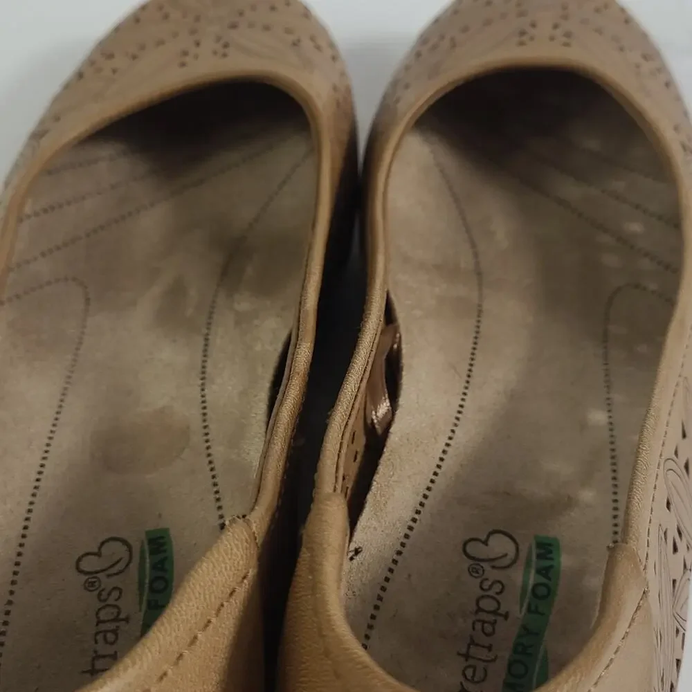 BareTraps Mariah SZ 6.5M Flats Laser Cut Memory Foam Comfort Tan Vegan
